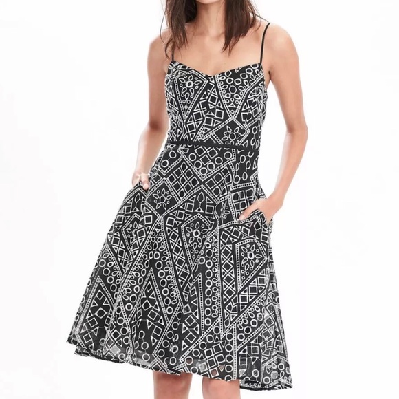 Banana Republic Dresses & Skirts - BANANA REPUBLIC BLACK GEO LACE STRAPPY DRESS